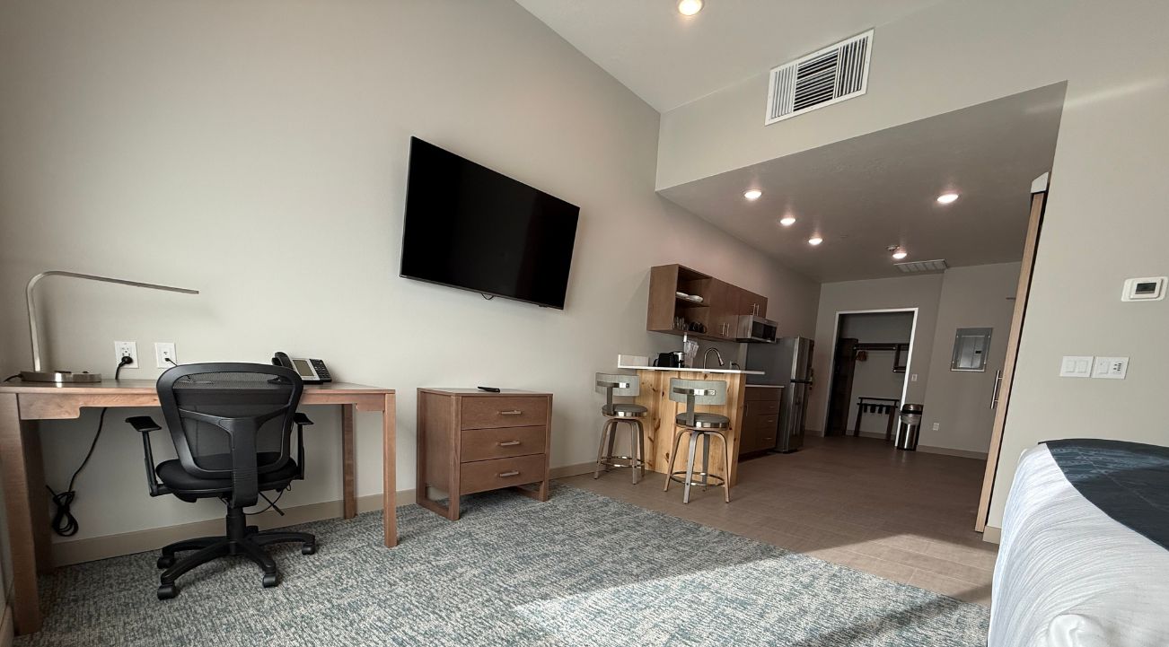 Harbor View Room Living Room