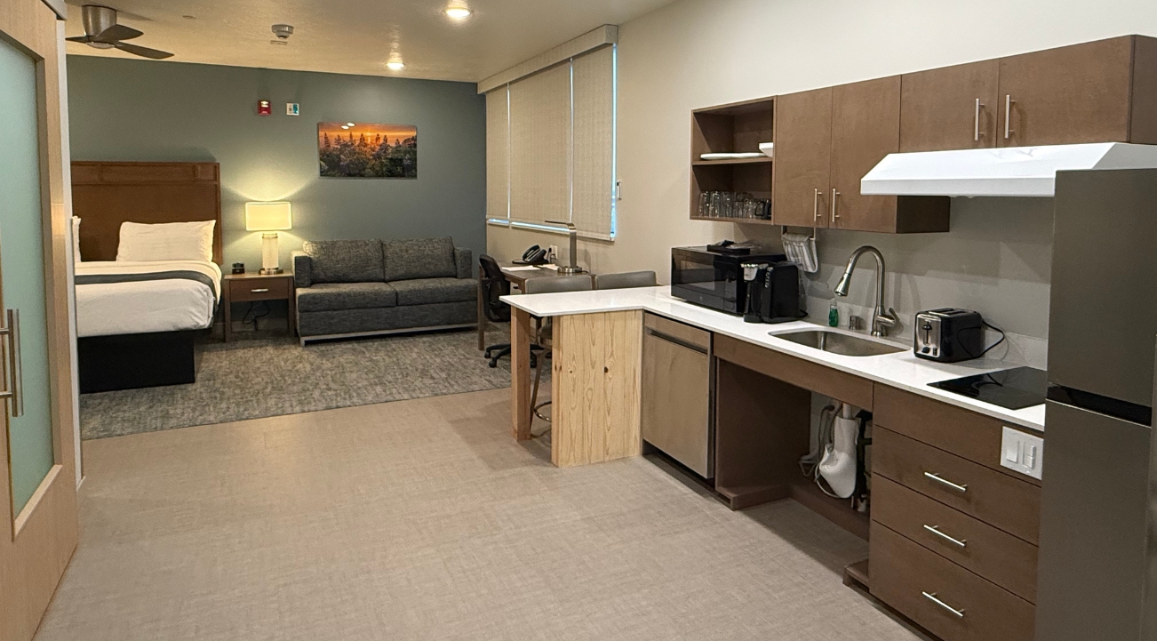 Harbor Single King Accessible Room with full kitchen