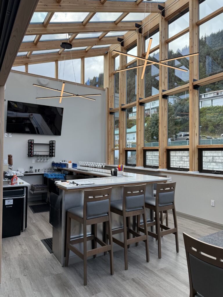 The Piper Lounge bar with TV and mountain view